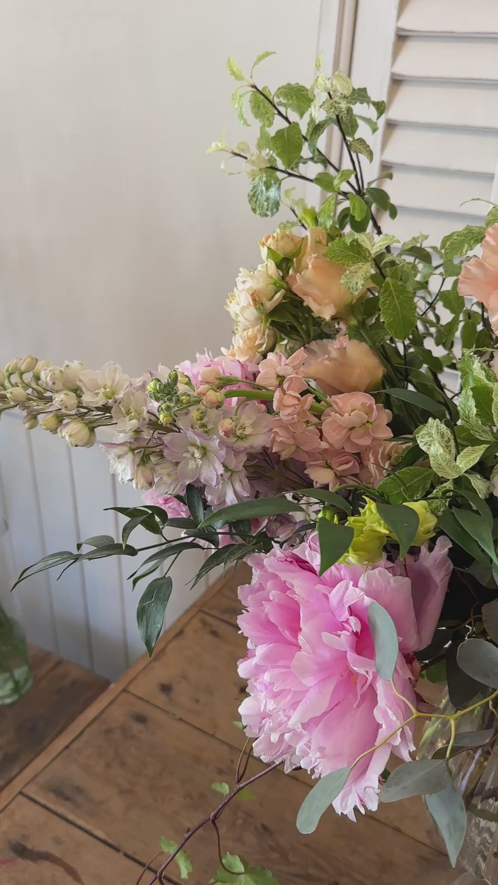 Copa  con flores de temporada